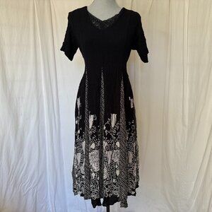 Willow Ridge  embroidered printed black white midi short sleeve dress Size M